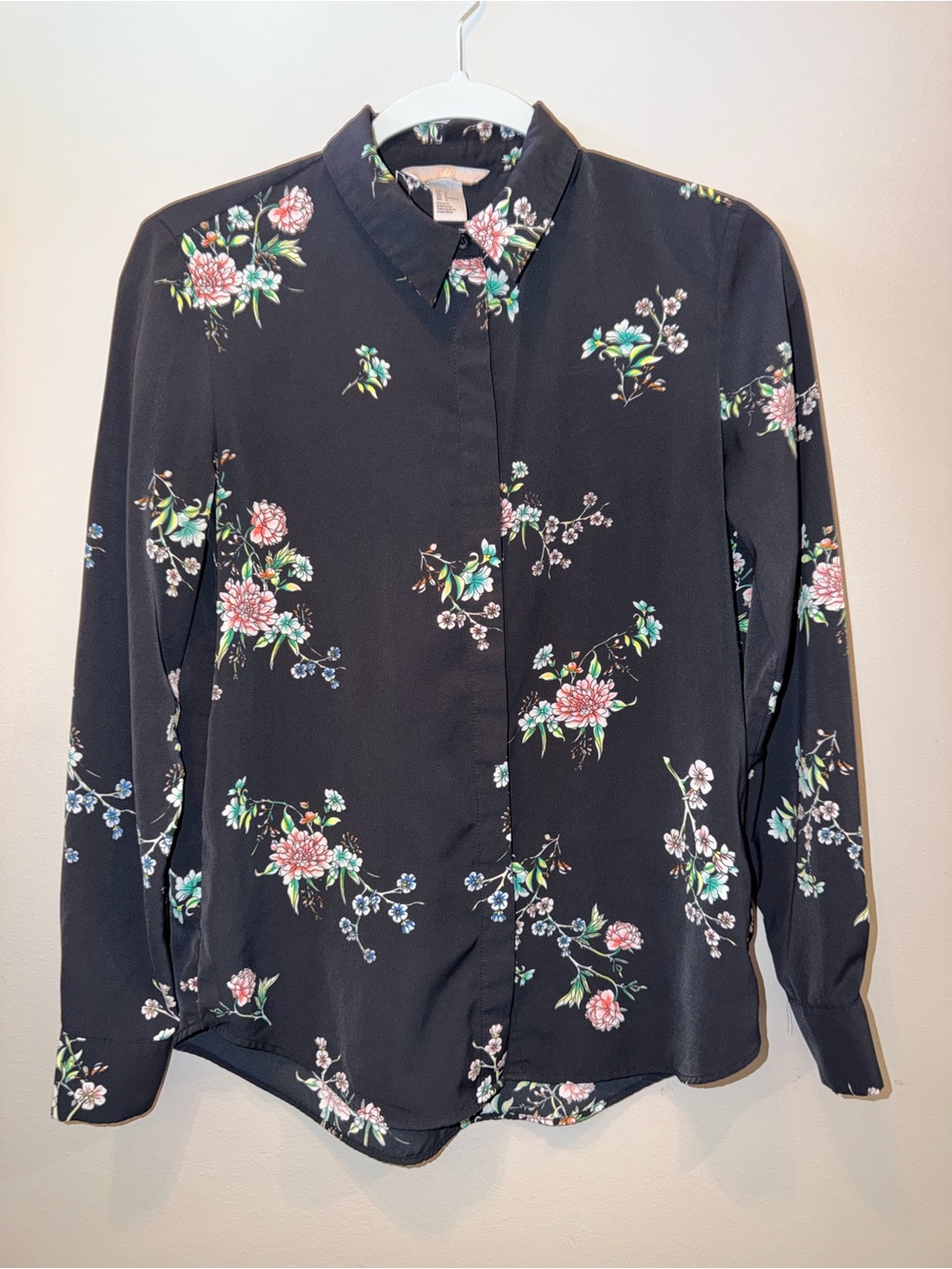 H&M Black Silk-Feel Floral Button Up Shirt | Long Sleeve preppy luxe